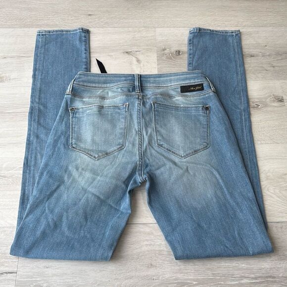 MAVI gold Alexa Skinny Jeans
Midrise size 27 Light Weight NWT - Picture 8 of 8